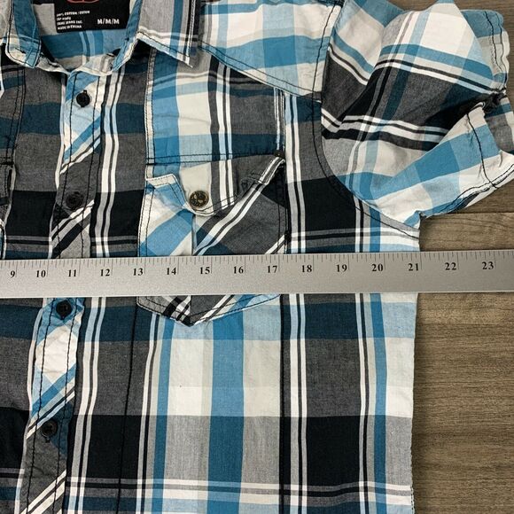 No Fear Mens Button Down Shirt Medium Casual Pockets Short Sleeve Cotton Flannel - Picture 4 of 11